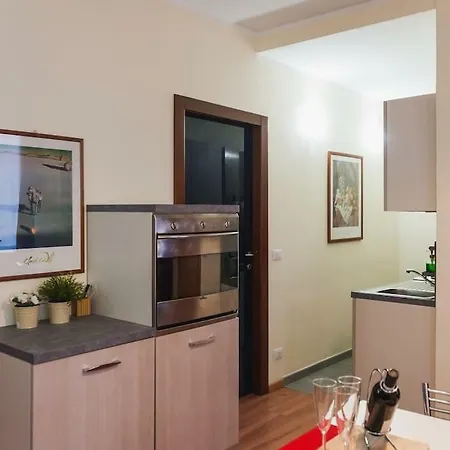 Apartment House Center