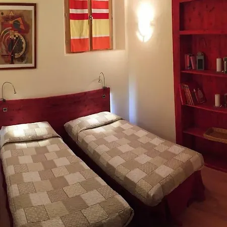 House Center Apartment